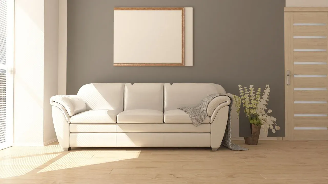 La pared nueva desplazada respecto al render deja una franja junto al cuadro.